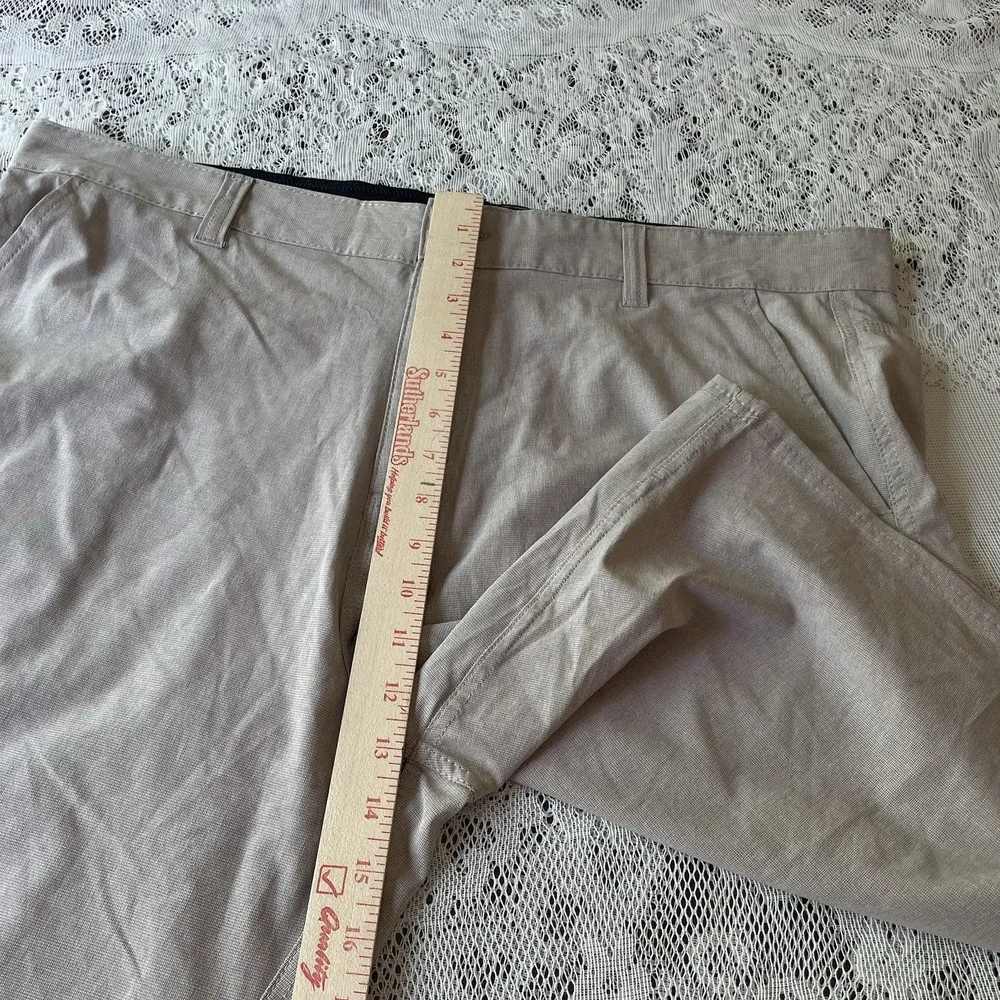 Burnside Men's Tan Shorts Flat Front Button Closure Slash Pockets Size 40
